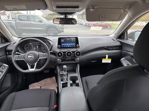 New 2025 Nissan Sentra SR image 18