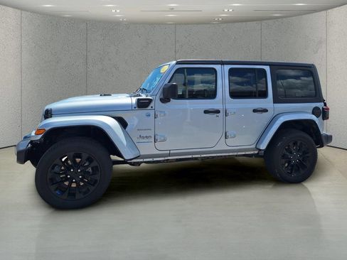 Used 2023 Jeep Wrangler Unlimited Sahara AWD/4WD image 2