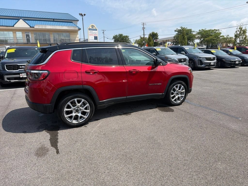 Used 2025 Jeep Compass Limited AWD/4WD image 12