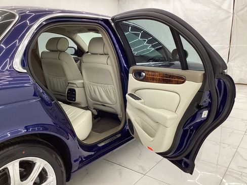 Used 2004 Jaguar XJ8 image 23