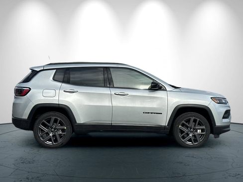 New 2026 Jeep Compass Latitude image 3