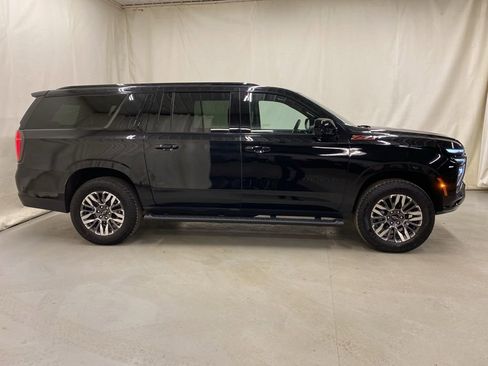 Used 2025 Chevrolet Suburban Z71 AWD/4WD image 9