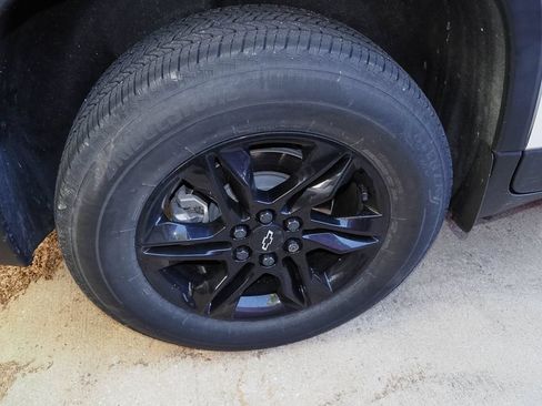 Used 2023 Chevrolet Traverse LT FWD image 7