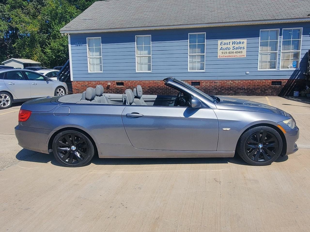 Used 2011 BMW 328i Convertible RWD image 4