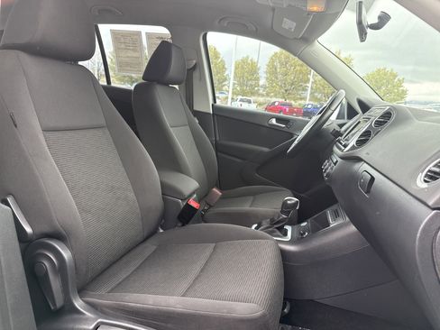 Used 2018 Volkswagen Tiguan Limited w/ Premium Package AWD/4WD image 26