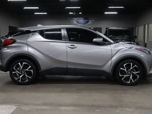 Used 2019 Toyota C-HR XLE FWD image 6
