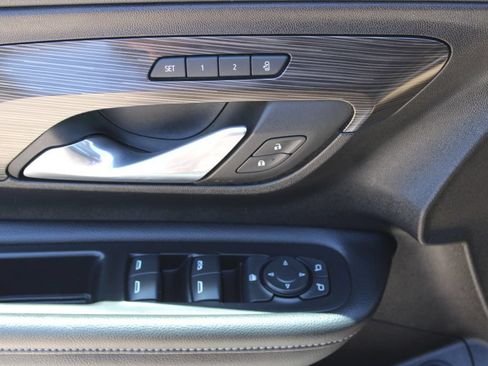 Used 2024 GMC Terrain SLT FWD image 31