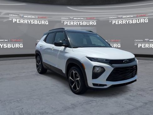 Used 2021 Chevrolet TrailBlazer RS w/ Sun and Liftgate Package AWD/4WD image 2
