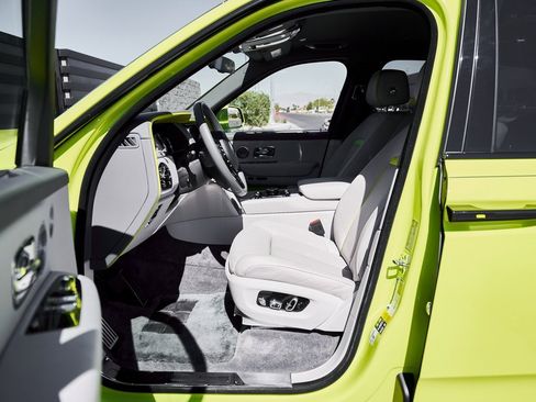 Used 2024 Rolls-Royce Cullinan image 41