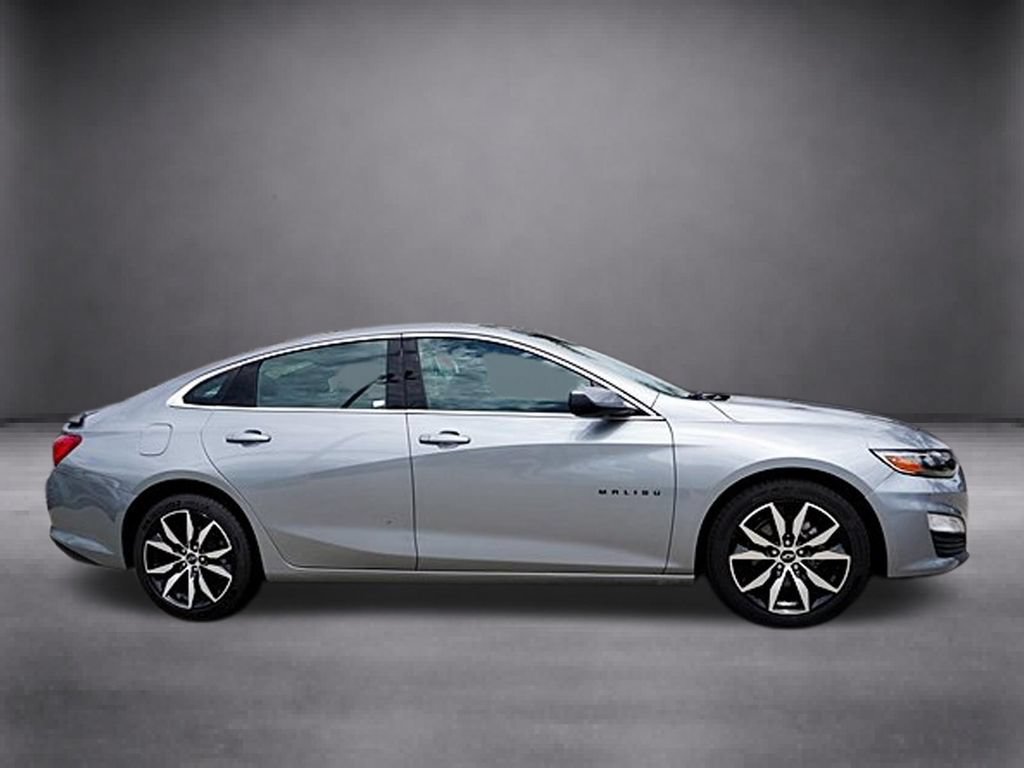Used 2025 Chevrolet Malibu RS FWD image 3