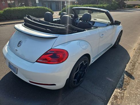 Used 2014 Volkswagen Beetle TDI FWD image 5