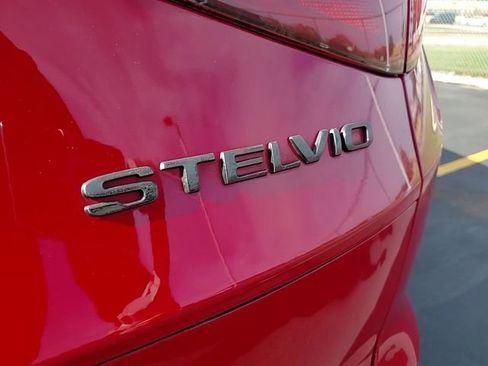 Used 2022 Alfa Romeo Stelvio Veloce image 8