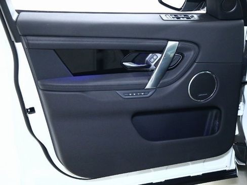 Used 2025 Land Rover Discovery Sport S image 31