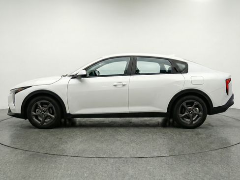 Used 2025 Kia K4 LXS image 5