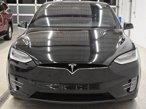 Used 2017 Tesla Model X image 3