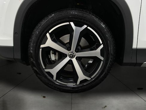 Certified 2026 Volkswagen Tiguan SE AWD/4WD image 12