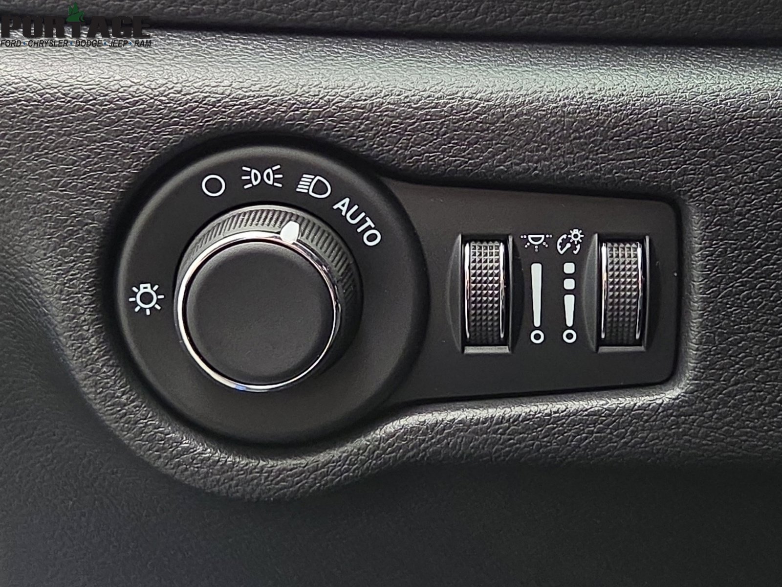 New 2027 Chrysler Pacifica Select AWD/4WD image 18