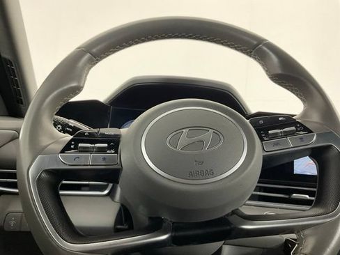 Used 2025 Hyundai Elantra SEL FWD image 21