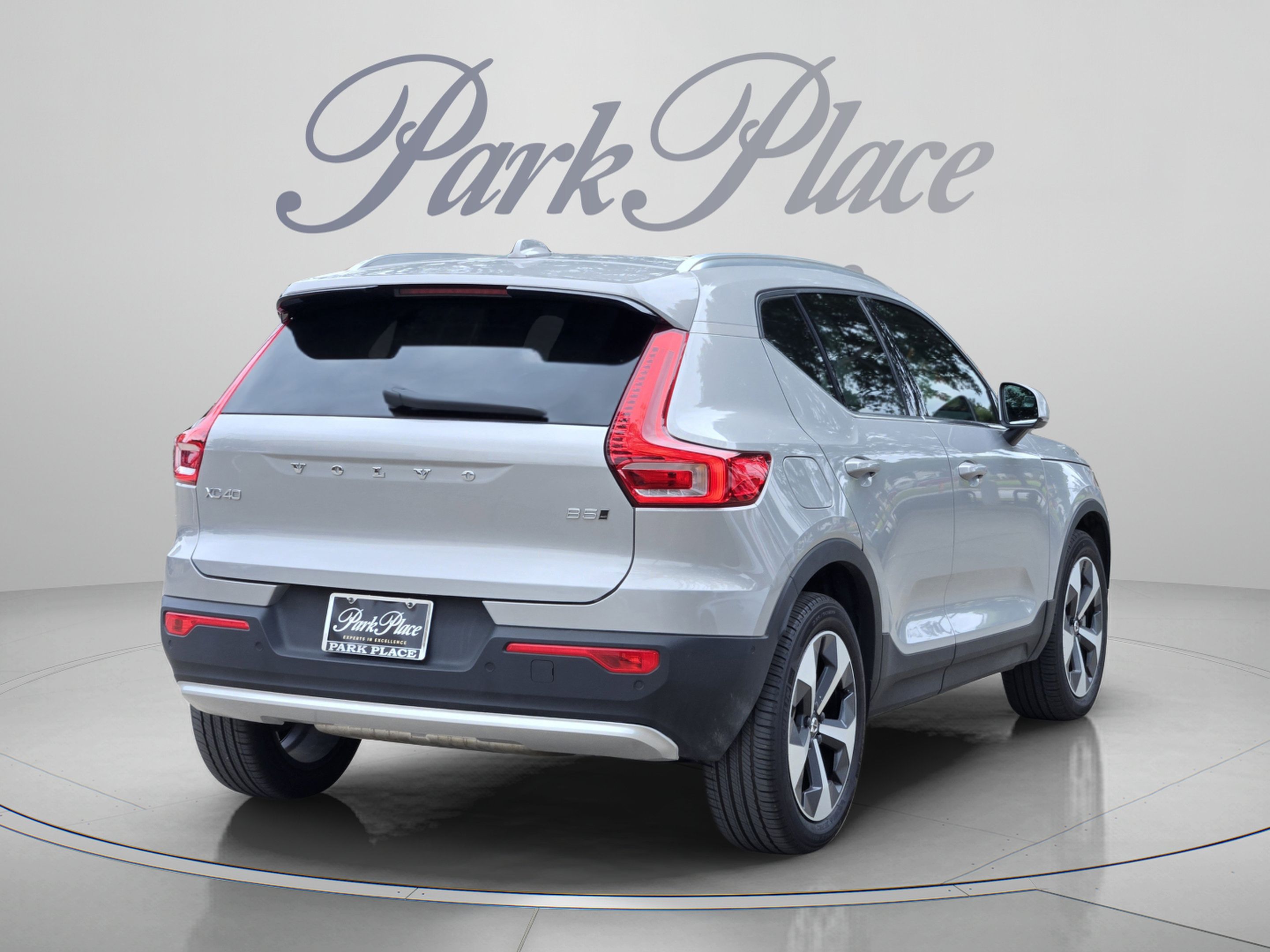Used 2023 Volvo XC40 B5 Plus w/ Protection Package Premier AWD/4WD image 6