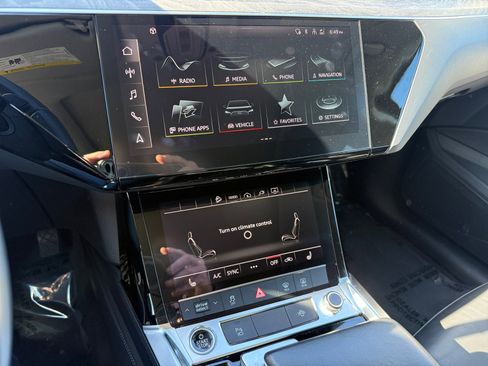Used 2021 Audi e-tron Premium w/ Convenience Plus Package image 12