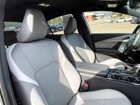 Used 2025 Toyota Camry SE image 10