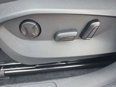 New 2026 Volkswagen Taos SE AWD/4WD image 18