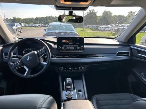 Used 2024 Mitsubishi Outlander SE AWD/4WD image 5