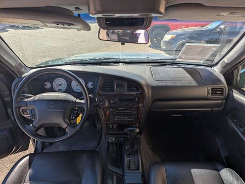 Used 2001 Nissan Pathfinder LE AWD/4WD image 21