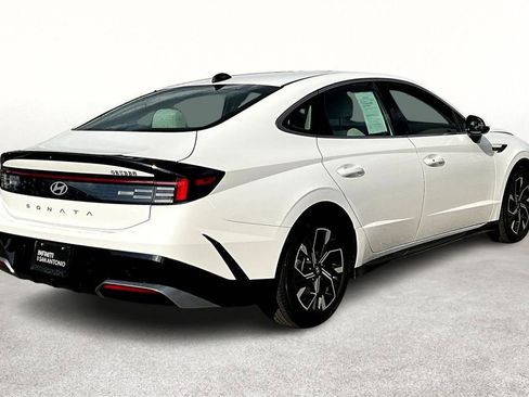 Used 2025 Hyundai Sonata SEL FWD image 2