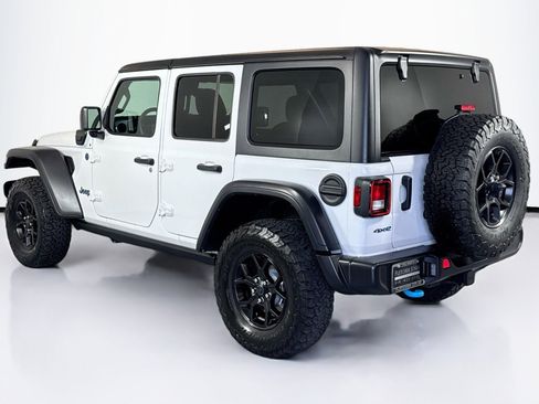 Used 2024 Jeep Wrangler Unlimited image 7