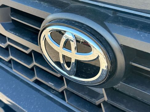 Used 2025 Toyota Tacoma TRD Off-Road AWD/4WD image 32