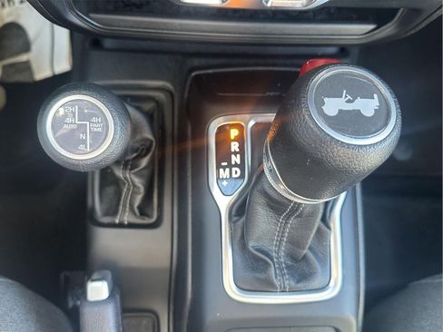 Used 2024 Jeep Wrangler Sahara image 27