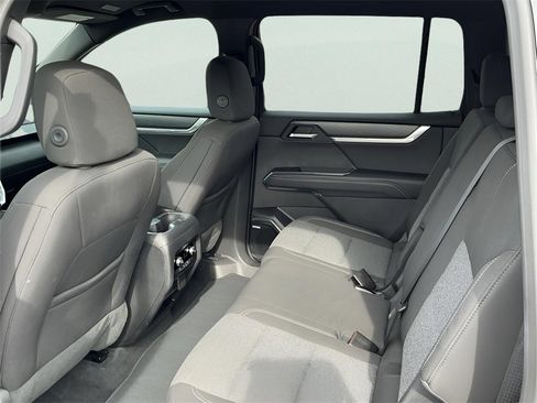 Used 2025 GMC Acadia Elevation image 28