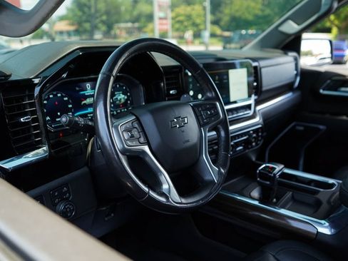 Used 2022 Chevrolet Silverado 1500 LT Trail Boss w/ LT Trail Boss Premium Package AWD/4WD image 5