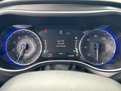 Used 2024 Chrysler Pacifica Touring-L FWD image 26