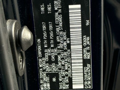 Used 2018 Toyota 4Runner SR5 AWD/4WD image 28