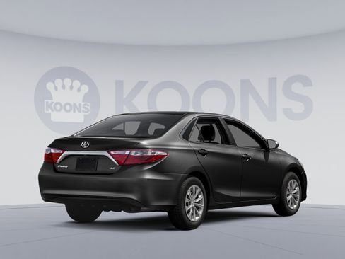Used 2016 Toyota Camry SE FWD image 2