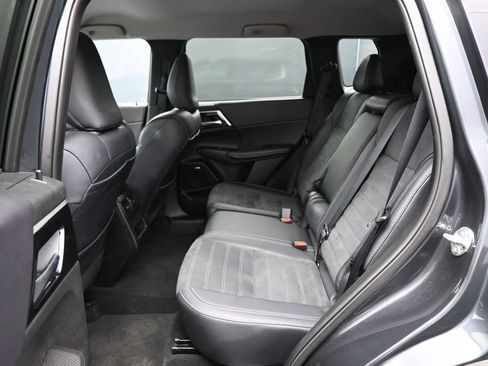 Used 2025 Mitsubishi Outlander SE AWD/4WD image 24