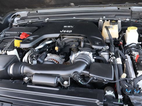 Used 2021 Jeep Gladiator Sport image 25