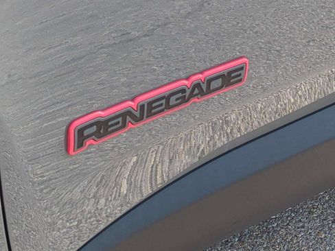 Used 2022 Jeep Renegade Trailhawk AWD/4WD image 32