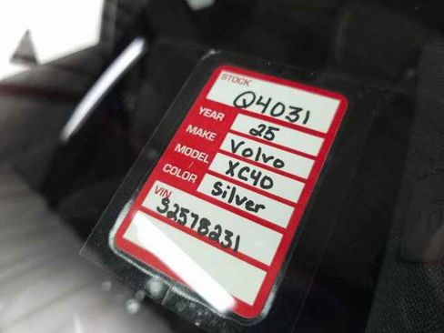 Certified 2025 Volvo XC40 B5 Plus image 37