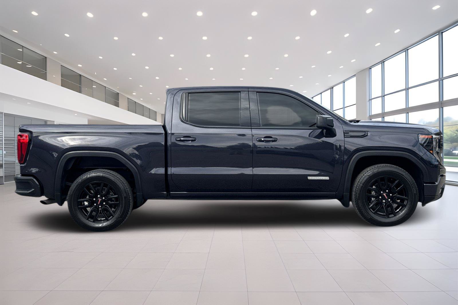 Used 2023 GMC Sierra 1500 Elevation RWD image 3
