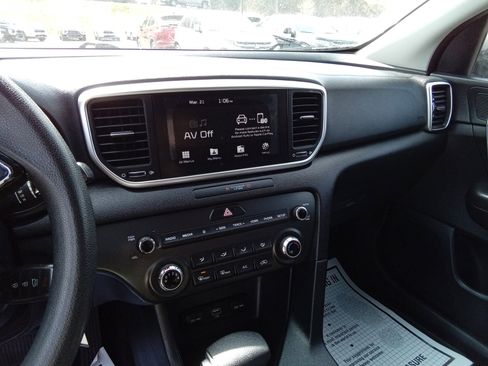 Used 2020 Kia Sportage LX image 20