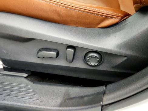 Used 2023 Subaru Outback Touring AWD/4WD image 12