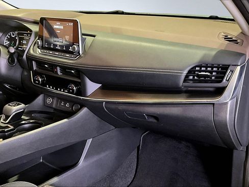 Used 2023 Nissan Rogue SV image 26