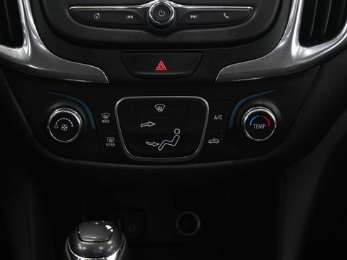 Used 2018 Chevrolet Equinox LT image 18