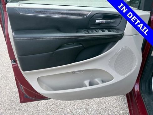 Used 2015 Chrysler Town & Country Touring FWD image 25