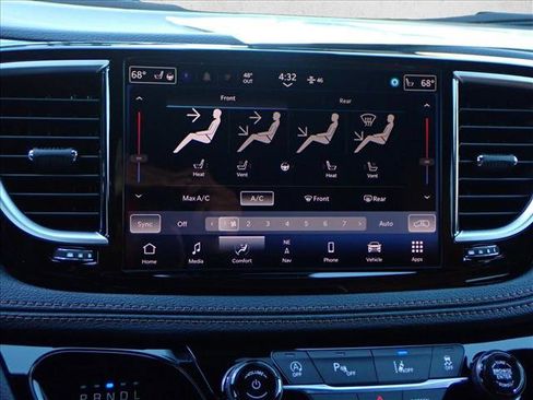 New 2026 Chrysler Pacifica Pinnacle image 21