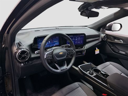 Used 2026 Chevrolet Equinox LT image 11