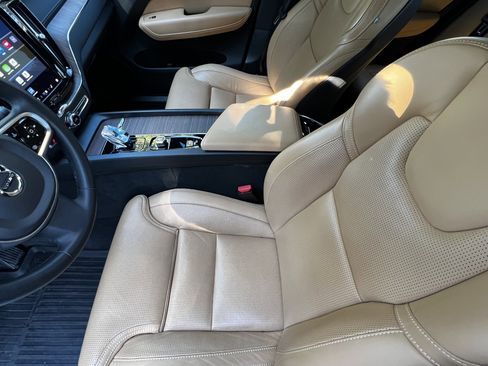 Used 2023 Volvo XC60 B5 Ultimate w/ Climate Package image 15